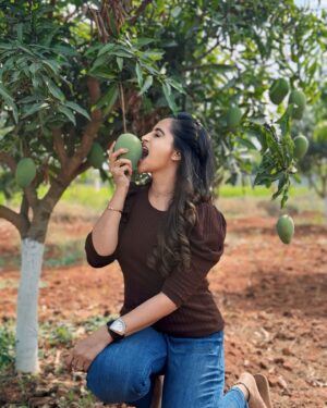 Mounika Dev Instagram - My most favourite mango season is coming 🥭🥭
#goodevening #postoftheday #summer #mango #tasty