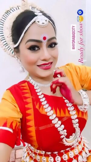 Mousumi Nayak Instagram - Shubh Navaratri to everyone 😇🙏🏻