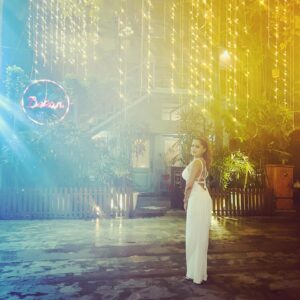 Mousumi Nayak Instagram - Black as the Devil, hot as hell. Put as an Angel. Sweet as Love 🧚🏻‍♀️💞☘️🧿
@cafebokan 
@mousuminayakofficial 
#delhicafe 
#livebandmusic 
#delhinightlife