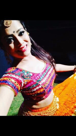 Mousumi Nayak Instagram - Mehendi hai rachne wali