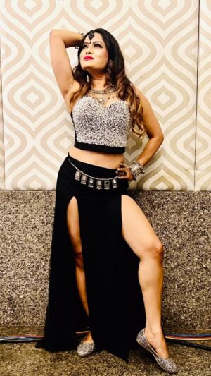 Mousumi Nayak Instagram - Wonderful event with crystal inspiring growth in Pushkar (Rajasthan)
@mousuminayakofficial -Artist 
@vijayburmanofficial -Dance group 
@ajaythakre1187 - choreographer