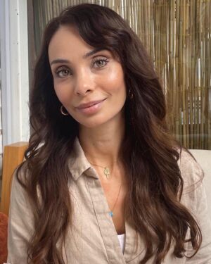 Müge Mangan Instagram - i am just happy and proud to be 46 today💜♍️ 
Promise yourself to be so strong that nothing can disturb your peace of mind. Look at the sunny side of everything & and make your optimisom come true. Think only of the best, work only for the best. Forget the mistakes of the past & press on the greater achievements of the future. Give so much time to the improvement of yourself that you have no time to critize others. Live in the faith that the whole world is on your side as long as you are true to the best that is in you.
#itsmybirthday#hello46#happybirthdaytome#virgo