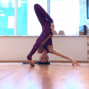 Müge Mangan Instagram - 'You must give everything to make your life as beautiful as the dreams that dance in your imagination' #romanpayne
Swipe left to see the video of pose 🎥 
Outfit by @superstacyfit 💜💗
#yogainspiration#mugemangan#moveoftheday#superstacyfit