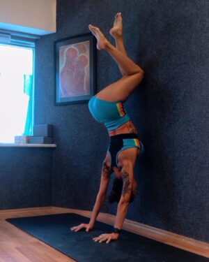 Müge Mangan Instagram - Go with the flow...
Happy Wednesday 💎
#yogainspiration#mugemangan#moveoftheday
