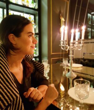 Müjgan Gönül Instagram - fonda candan 'bahar geldiğinde mi ben böyle olurum yoksa böyle olduğum için mi bahar' diyor