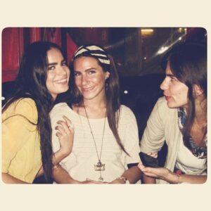 Müjgan Gönül Instagram - Üç kızkardeş 💜💛💙 @aylingecit @sdagct
