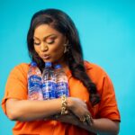 Munachi Abii Instagram - Hugs from a true Padi of Life, @aquafinanigeria, are the best mood boosters. 🫂🫂 When was the last time you got a refreshing hug from a friend? #AquafinaPremiumDrinkingWater #AquafinaPadiOfLife