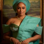 Munachi Abii Instagram - Do i look like Monalisa or Munalisa ☺️? What do you think? Special thanks to @xavi.erhouse Makeup @__bims.artistry Hairstylist @slayedbyify Gele artist @bobo_gele Bridal robe @eventstarters Aso Oke @bethbridals Accessories @jewels_by_plush Shoe and purse @jewels_by_plush Video editing @bshot_it_ Photographer @paulsportrait