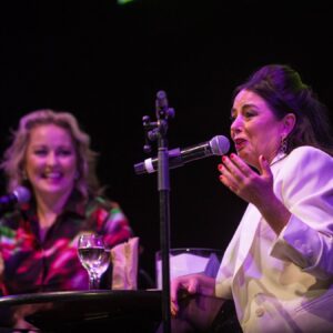 Myf Warhurst Instagram - Perth Bang Fam! You rly showed up. 🩷 What a fun time at the gorgeous Regal Theatre in Subiaco. 

Thanks to @janellekoenig for being our special guest and telling a Nigella Lawson story so hilarious our faces hurt. 

📷: by Bang Fam @chriskerr__ 🧡 Thanks Chris!