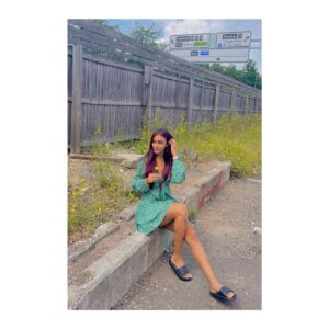 Myra Sareen Instagram - 🌻you’re the left in the dust 
🌻Unless I stuck by ya 
🌻You’re a SUNFLOWER 🌻 
🌻I think your love would be too much ❤️
.
.
.
.
.
.
.
.
.
.
.
.
.
.

#new #likes #india #followforfollowback #beauty #trending #lifestyle #mood #girl #summer #instalike #news #covid #daily #cute #yourself #you #quotes #travel #ootd #live #inspiration  #goodvibes #today #love #sunflowers🌻 #quarantinepost #isolation #londonlife #myrasareen