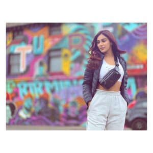 Myra Sareen Instagram - Be your own reason to smile 😊 

📸by @gajinaath 
#shotoniphone #london #potraits #uk #traveldiaries #instagram #postoftheday