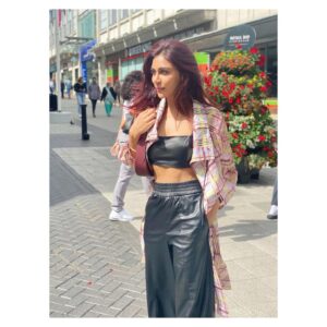 Myra Sareen Instagram - Kissed by the sun 🌞