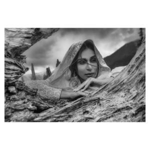 Myra Sareen Instagram - Baadalon main chup raha hai Chand kyon?