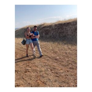 Myriella Kourenti Instagram - 🎬🎶🏁
Making Of “Πέρα”
Αθήνα ✔️
Road-trip ✔️
Καστοριά ✔️ 
Finding our Make Up with @filios_dimitris ✔️ 
#myriellanjohn #pera #backstage