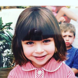 Myriella Kourenti Instagram - 🌻Πηνελόπη
Αυτό το κορίτσι, δεν είναι σαν όλα τ’ άλλα
Ξέρει να αγαπάει αληθινά και να το δείχνει με ανιδιοτέλεια στις πράξεις 
Ξέρει να είναι πραγματική φίλη και να είναι εκεί για όλους και στα ήρεμα ηλιοβασιλέματα και στις απρόβλεπτες τρικυμίες
Ξέρει να τραγουδάει χαρούμενες μελωδίες όταν όλα γύρω φαντάζουν μάταια
Ξέρει να σιγομουρμουρίζει μελαγχολικές νότες όταν όλα γύρω ουτοπικά παραπλανούν
Ξέρει να φέρνει την ισορροπία όταν το ζύγι γέρνει
Ξέρει να χαμογελάει και να χρωματίζεται ο Κόσμος
Ξέρει με μία λέξη να σου γεννήσει την πιο μεγάλη ελπίδα
Ξέρει να τολμά να κάνει θαρραλέα όνειρα χωρίς εκπτώσεις στις θυσίες που πρέπει να γίνουν για να τα πραγματοποιήσει
Ξέρει να κάνει ασταθείς και άτιμους ανθρώπους να στρέφουν τα μάτια τους αλλού όταν τους κοιτάζει με αυτό το καθάριο και ευγενές της βλέμμα
Ξέρει να γεμίζει με φως το σκοτάδι και να το κοιτάζει κατάματα
Ξέρει να σε κάνει να αγαπάς τον εαυτό σου και ό,τι συνεπάγεται Ζωή
Είναι η Πηνελόπη μου
Η πιο Πιστή Αγάπη μου
Η Αδελφή Ψυχή μου
Και αξίζει μόνο αν είναι κανείς Άνθρωπος με Αρετές, με Ελευθερία στη Σκέψη και Μεγαλοπρέπεια στη Καρδιά να την έχει και να την χαίρεται
ΧΡΟΝΙΑ ΠΟΛΛΑ ΔΙΑΜΑΝΤΙ ΜΟΥ!!! ΝΑ ΖΗΣΕΙΣ ΠΟΛΛΑ ΚΙ ΕΥΤΥΧΙΣΜΕΝΑ ΧΡΟΝΙΑ!!!!
ΟΣΕΣ ΖΩΕΣ ΚΙ ΑΝ ΕΧΩ ΜΠΡΟΣΤΑ ΜΟΥ, ΜΕ ΕΣΕΝΑ ΘΕΛΩ ΝΑ ΤΙΣ ΖΗΣΩ...ΣΕ ΕΥΧΑΡΙΣΤΩ ΠΟΥ ΥΠΑΡΧΕΙΣ!
@penelope_krnt ❤️
#happybirthday #sister #penelopekourenti #artist #soulmate