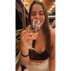 Myriella Kourenti Instagram - ⚡️
Δελφοί summer session (swipe->)
#bandmates #onvacation #myriellaj