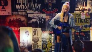 Myriella Kourenti Instagram - Σου είχα αγγίξει δειλά την καρδιά...
Σ’αγαπάω...«Ελεύθερη Σχέση»