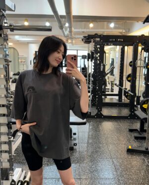 Na Hae-ryung Instagram - @fitdirector_official 운동은 꼭 필요하더군요
앞으로도 열심히 운동하즈아 해령아 💪
스트레칭부터 쇠질 참 맛까지 세심하게 알려주는 @fitdirector__leader 오빠의 티칭 
운동 열심히 하겠습니다 이번 여름을 위하여 🏄‍♀️