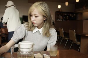 Na Hae-ryung Instagram - 나 탈색 하고 다시 제주 갈래.
