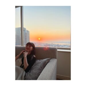NaHo Instagram - 大阪中国映画週間にて、「昴」を中国語と日本語で歌唱させていただきました！
.
今回のイベントで出会った多くの方々が、「昴」に対して思い出があるとおっしゃっていました。
実は私の父も、中国留学をしていた頃から「昴」を中国語日本語で歌っていたそうで、
私がこうした場で歌えることにとても意味を感じています。
.
そしてレセプションパーティーでは、私の中国での体験談を少しお話しさせていただきました🫣🫧
このような貴重な機会をいただけて本当にありがたい限りです。
.
歌も映画も、言葉、世代、国境をも超えるものだと私は信じています。
これからもそんな素敵な作品に出会えることを、一音楽•映画ファンとして心より楽しみにしています✨
.
写真は大阪のオフショットです📸
.
#大阪中国映画週間 #昴 #日中国交正常化#七穂 #七穗 #青春有你2 #NaHo #qisui #youthwithyou #secondcultureinc