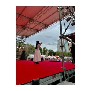 NaHo Instagram - 大阪で開催された『中秋明月祭』に参加させていただきました。
日中国交正常化50周年という記念すべき年にお招きいただけたことを、本当に嬉しく思います☺️
初めての野外でのライブ、気持ちよかったです！！
.
4枚目の屋台で食べたマーラータン、
留学していた時によく食べたことを思い出しました。
ちなみに私は加辣が好きです🌶
.
大阪でのオフショットも一緒に載せておきます〜📸
.
#日中国交正常化50周年 #大阪#中秋明月祭 #七穂 #七穗 #青春有你2 #NaHo #qisui #youthwithyou #secondcultureinc