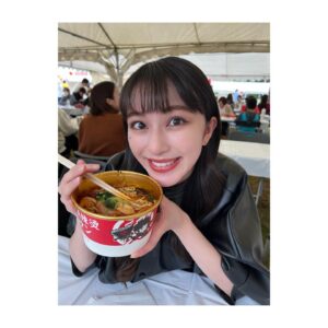 NaHo Instagram - 大阪で開催された『中秋明月祭』に参加させていただきました。
日中国交正常化50周年という記念すべき年にお招きいただけたことを、本当に嬉しく思います☺️
初めての野外でのライブ、気持ちよかったです！！
.
4枚目の屋台で食べたマーラータン、
留学していた時によく食べたことを思い出しました。
ちなみに私は加辣が好きです🌶
.
大阪でのオフショットも一緒に載せておきます〜📸
.
#日中国交正常化50周年 #大阪#中秋明月祭 #七穂 #七穗 #青春有你2 #NaHo #qisui #youthwithyou #secondcultureinc