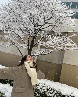 NaHo Instagram - 雪ですねー☃️
今朝は寒すぎてなかなか布団から出られませんでした❄️
皆さん暖かくして過ごしてくださいね！
.
#NaHo #qisui #youthwithyou #secondcultureinc #穗月有你 #七穂 #七穗 #青春有你 #青春有你2 #麦穗们 #雪 #☃️ #初雪 #想见你想见你想见你