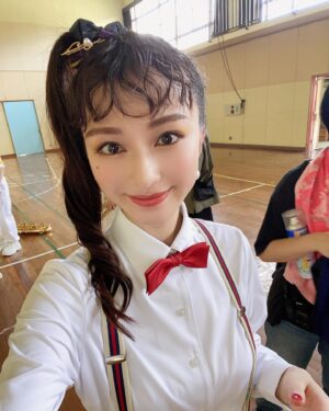 NaHo Instagram - 2021年も、皆さんありがとうございました！✨
今年はドラマ撮影、セカンドアルバムリリース、MV6作連続リリース、中国駐大阪領事館イベントなど、様々な経験をさせていただきました。　
貴重な経験が出来たことが、私にとって2021年で得た宝物です。
.
また今年は大学を卒業し、中国と日本で活動するアーティストとして、責任感をより持つようになった一年でもありました。
コロナ禍で思うように動けない時も、「日本でできることを」と一生懸命支えて下さったスタッフの皆さん、ずっと応援して下さっているファンの皆さん、本当に本当にありがとうございました！
.
今年感じた幸せ、楽しさ、辛さ、苦しさ、全て自分の糧にして、2022年は更にパワーアップできるよう、中国と日本の架け橋になれるよう、活動頑張ります！🌈
.
皆さん、良いお年を〜🐮
.
#NaHo #qisui #youthwithyou #secondcultureinc #穗月有你 #七穂 #七穗 #青春有你 #青春有你2 #麦穗们 #2021 #2022