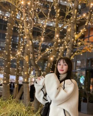 NaHo Instagram - メリークリスマスイヴ🎄
恥ずかしさを必死に堪えて撮影しました💫
イルミネーション綺麗だったな〜
.
皆さんは今年のクリスマス、何して過ごしますか？？
.
#Xmas #Christmas #クリスマス #七穂 #七穗 #青春有你2 #NaHo #qisui #UN3D #youthwithyou #secondcultureinc