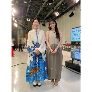 NaHo Instagram - 今日8月3日（水）23時〜23時20分NHK Eテレ『中国語！ナビ』に出演します！
.
私も中国語勉強を始めた頃、NHK Eテレの中国語番組を毎週みていたので、今回の出演が決まってとても嬉しく思います☺️！
『中国語！ナビ』をみて、一緒に楽しく中国語を学びましょう✨
.
写真は出演者の方々と、、📸
陳先生や王さんは、中国語番組で以前から拝見していて、
イモトさんは中高生の頃からテレビで拝見していた大好きな方なので、、緊張しました！
嬉しさ全開の写真です✌️
.
8月5日（金）6時05分～6時25分、
13時50分～14時10分にも再放送があります。
本日見られない方も是非ご覧ください〜！
.
#中国語ナビ#NHK#Eテレ#学中文#七穂 #七穗 #青春有你2 #NaHo #qisui #youthwithyou #secondcultureinc