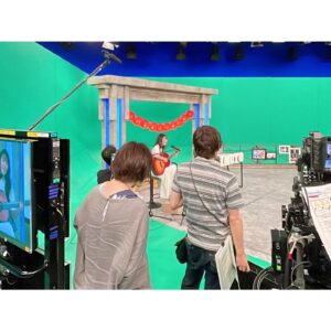NaHo Instagram - 今日8月3日（水）23時〜23時20分NHK Eテレ『中国語！ナビ』に出演します！
.
私も中国語勉強を始めた頃、NHK Eテレの中国語番組を毎週みていたので、今回の出演が決まってとても嬉しく思います☺️！
『中国語！ナビ』をみて、一緒に楽しく中国語を学びましょう✨
.
写真は出演者の方々と、、📸
陳先生や王さんは、中国語番組で以前から拝見していて、
イモトさんは中高生の頃からテレビで拝見していた大好きな方なので、、緊張しました！
嬉しさ全開の写真です✌️
.
8月5日（金）6時05分～6時25分、
13時50分～14時10分にも再放送があります。
本日見られない方も是非ご覧ください〜！
.
#中国語ナビ#NHK#Eテレ#学中文#七穂 #七穗 #青春有你2 #NaHo #qisui #youthwithyou #secondcultureinc