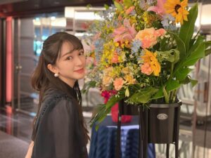 NaHo Instagram - 昨日、『第5回西日本地区日中友好交流大会』にて『共に未来へ』を中国語、日本語で歌唱させていただきました💐
.
今年は日中国交正常化50周年に当たり、日中友好の新たな高まりを目指し開催されたこのイベントにお招きいただけたことを、大変光栄に思っております🙇‍♀️
.
両国を行き来することが難しい今だからこそ、このように交流を持てることがとても嬉しいです✨
.
今までの日中友好の道を切り開いてきて下さった方々に、感謝の気持ちを込めて。
これからの日中関係が更に友好であるよう願いを込めて、、
“一起向未来”“共に未来へ”！！
.
#七穂 #七穗#一起向未来#Togetherforasharedfuture #青春有你2 #NaHo #qisui #youthwithyou#secondcultureinc