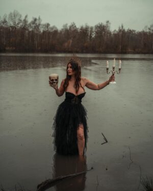 Nadège Lacroix Instagram - Promis le crâne est un faux ! 💀💀💀

Allez dernière avant celle de couple ♥️ trop hâte de vous les montrer elles sont ouf ! 

#shooting #paris #photography #pictures #picoftheday #witch #witchesofinstagram #witchvibes #art #arty #univers #dark #darkmood #mystic #me