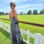 Nadège Lacroix Instagram - ☀️ POLO 🐎 Quelle belle journée ☀️ On est a la finale de polo nous aujourd’hui et c est trop sympa ! Vous faites quoi vous les amis ??? 😎 #polo #geneve #geneva #poloclub #sunday #sundayfunday #sunnyday #☀️