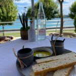 Nadège Lacroix Instagram - 🌸 COURS DE YOGA 🌸 Quel superbe concept ! ☀️ Imaginez vous suivre un cours de yoga privé dans une suite d un hôtel 5⭐️ @hotelpresidentgeneva et continuer sur un lunch avec vue sur le lac ! 🚤😍 Le programme rêvé pour une matinée entre copines ! ♥️ La coach @martinascauri est juste parfaite ! Elle est très professionnelle tout en étant drôle et sympathique ! Merci ♥️ Et quel plaisir de te retrouver ma @katilanomad ♥️ Tout était parfait et le prix est de 150.- par personne ! Plutôt raisonnable pour un cadeau ou un moment entre amies ! 🌸 #hotelpresidentgeneva #yoga #yogapractice #yogainspiration #yogalessons #private #suitedeluxe #hotel #geneva #lacleman #morningwithaview #sunnyday #saturday #goodvibes #happiness #thankful