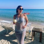 Nadège Lacroix Instagram - Maillot paréo collier mon outfit préféré pour l été ! ☀️👙 Comme je sais que vous allez me poser la question c est une pièce unique faite par @a_m_a_r_creations il fait ça avec passion et uniquement sur demande alors si ça vous dit écrivez lui un petit message 😉 Les photos avec le bateau de sauvetage c est juste parce que j ai beaucoup ri ! Et que rire c est la vie ♥️ bon week end ☀️😘 #outfit #beach #italy #lavitaebella #newnecklace #necklace #beautiful #loveyourself #lovelife