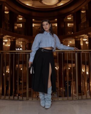Nadia Al Saidi Instagram - Jugando a ser fashionista en la #mbfwmadrid 💅🏼

📸: @dorian.ph