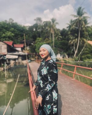 Nadia Aqilah Instagram - Indah sungguh pekan Lenggong ni ye 🩵 jemput datang je warung Che Munah ye nanti.