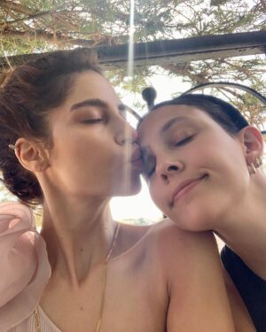 Nadia Hilker Instagram - The bird a best, the spider a web, mankind #love 🕷❤️

#Rayban #Sun #DayOff #Portugal #NadiaHilker