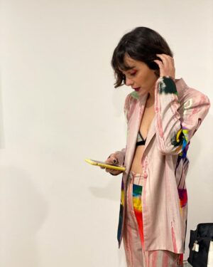 Nadia de Santiago Instagram - Larga vida a los @premiosidolo en su primera edición. 
Gracias por nominar a #ElTiempoQueTeDoy ! 
 

Muchas gracias también a @marafervi por sus manos, con @diorbeauty.
A @arenamartinezofficial por el traje tan bonito 
💥🎨
A @alipromesas por hacer de Celestina. 
A @valytyplace por los @lodishoes 
Y a ti, @cris_casero por acompañarme.