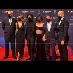 Nadia de Santiago Instagram - Gracias @premiosferoz por apoyar un proyecto tan personal y juntarnos en una noche muy emocionante
#ElTiempoQueTeDoy

Nominación a mejor serie dramática
Mejor actor protagonista
Mejor actriz protagonista

Vestido de @pedrodelhierro_official y joyas de @rabatjewellery 
Maquillaje de @diorbeauty de la mano de @marafervi