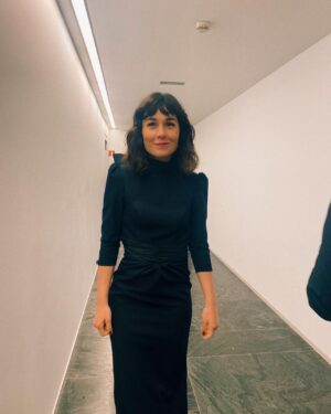 Nadia de Santiago Instagram - Noche bonita de reencuentros y emociones celebrando nuestro cine. Gracias a la @academiadecine una vez más por juntarnos y compartir. Ha sido un año precioso de historias✨

Gracias @silviafernandezatelier por el vestidazo y la pasión, a @justeneshoes por los cómodos zapatos, a @bea_soldado por las joyitas y a @galleryroomc por la ayuda y la coordinación. 
Y a mi @marafervi junto con @dior y @diorbeauty por el maqui.

#Goya2023