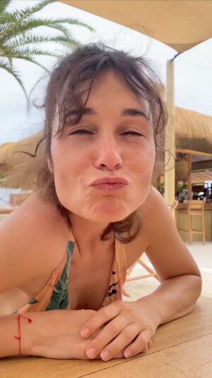 Nadia de Santiago Instagram - 🏝️ 🌊 🌞 🫶 ⛳️ 🍦 

Muchas gracias @zelhotels