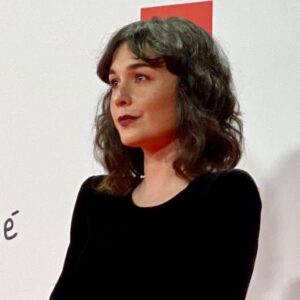 Nadia de Santiago Instagram - Noche muy bonita en los @premiosforque. Abrazando a Veronica Forqué y celebrando nuestro cine y nuestras series.

Que emocionante darte el premio a mejor interpretación femenina en cine @laiacosta_ . 
Contigo @mikiesparbe.

Gracias a @pedrodelhierro_official 
@marinagarciajoyas, a @marafervi a @diorbeauty @dior y a mi equipo @tandemtalent y @cris_casero por acompañarme.
