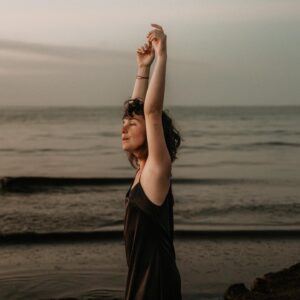 Nadia de Santiago Instagram - 🌊🌿🌜🕯️🌸✨O
📸 @martaguitartfotografia