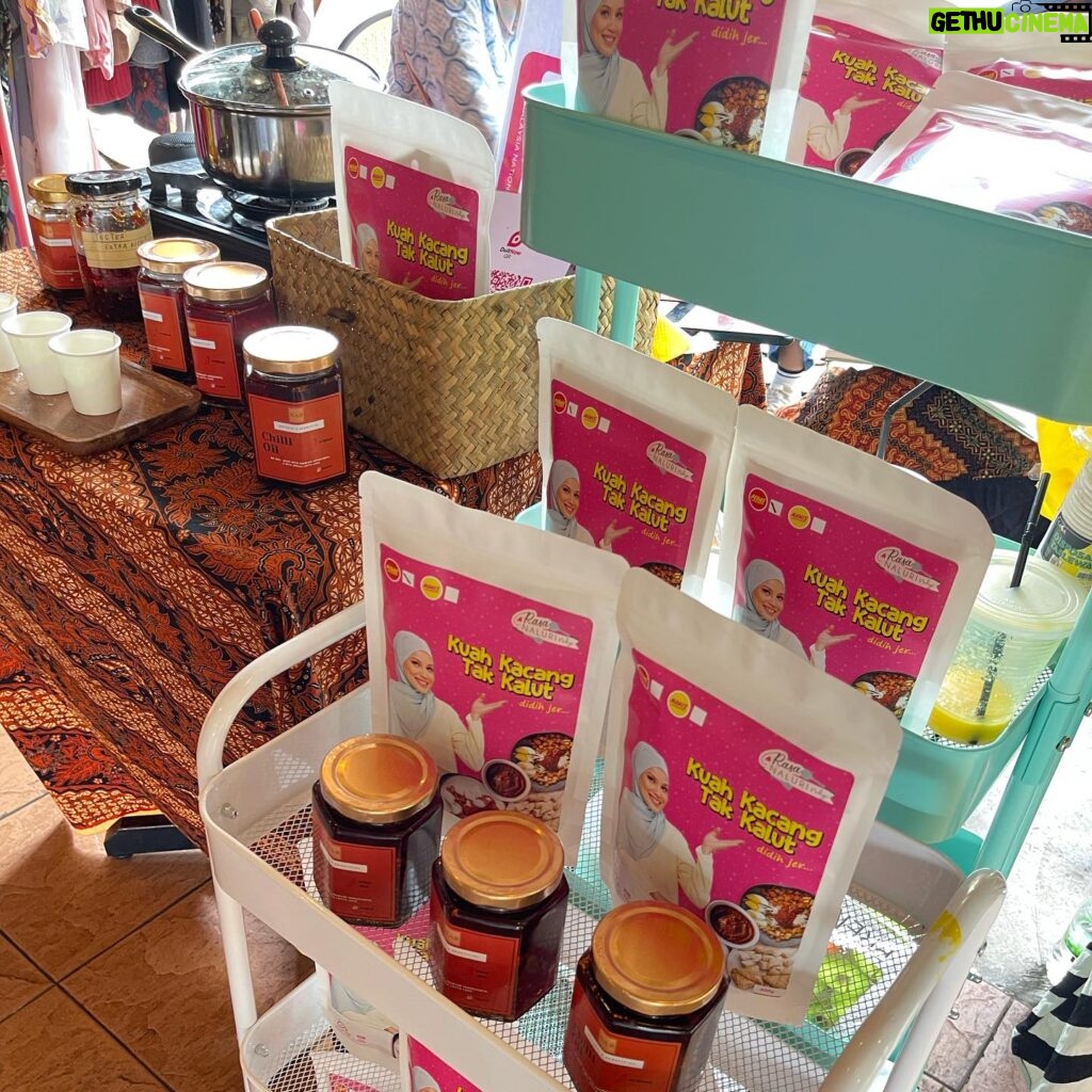 Nadiya Nisaa Instagram - Rugi tak try Kuah Kacang tak kalut dan Chilli Oil from @nadnisaa @missnadiaaqilah . Sheeeedappppppp 😘🤌🏻✨ #nananomarket