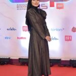 Nadiya Nisaa Instagram – Alhamdulillah tahniah @abpbh35 @beritaharian untuk satu lagi penganjuran malam anugerah yang sangat bermakna bagi industri hiburan tempatan. 

Saya rasa beruntung sekali dijemput untuk tahun ini (biasanya liga popular selalu di luar radar saya 🤭) akan tetapi saya seronok sekali melihat muka2 baru yang menyinari sangat-sangat berbakat & mempunyai pengaruh yg sangat hebat. Keep it up 👍

Saya juga turut terinspirasi melihat nama-nama besar yg sudah pun established dalam industri masih kekal relevan & berbisa dalam berkarya. Begitulah adat dimana2 pun, yg baru & lama akan saling melengkapi. 
Yang penting, kita tetap ikhlas & care about our work. 

Thank u for having me #ABPBH35 😉

>> Slide to see my  1 😉 handsome tak? 

Love & kisses to my Glam Team:
Styled by @minluna @minlunagency 
Make-up by @warnabilla 
Dress by @mimpi_kita 
Hijab stylist @kakpaten_kp 
Skin prep by @mumsheaven 
Photo & Assist by @ffrhfaezh