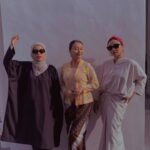 Nadiya Nisaa Instagram – Thank you so much Singapura menerima 3 wanita perkasa 💕

Dengan memperagakan kurung aesthetic daripada @tiga.asta & kebaya jawa, kami bersedia menawan dunia 🤭