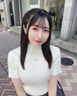 Nagisa Hayakawa Instagram - .
半袖ニットかわいい〜🫶🏻
アームウォーマーもついてたんだけど、暑くて外してしまった！笑
サイドのお腹がチラ見えになってるのもかわいー見えてないけどー
@chouchouparis_official 

#chouchou_paris #シュシュパリス #半袖ニット