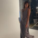 Naiara Awada Instagram - No puedo creer estar haciendo las fotos de @telefe cuando caiga les escribo algo por qué no entiendo nada . Acompañando desde muy chiquita a mi papá a grabar aquí los simuladores y sus comienzos y estoy acá . @adriandiazfoto gracias @pituti por elegirme en tu familia @kremia.moda